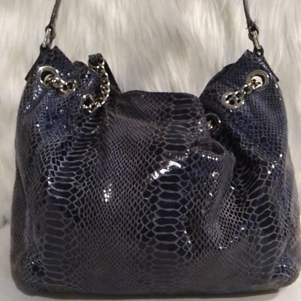 HOLIDAY SALE!! GUC Auth Michael Kors Leather Shoulder/Crossbody Bucket Bag